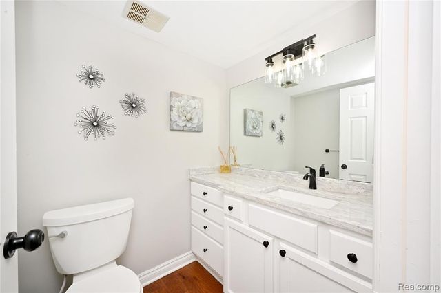 1562 Brentwood Drive, Troy, MI 48098