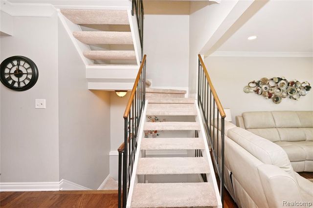 1562 Brentwood Drive, Troy, MI 48098