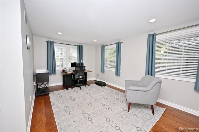 1562 Brentwood Drive, Troy, MI 48098