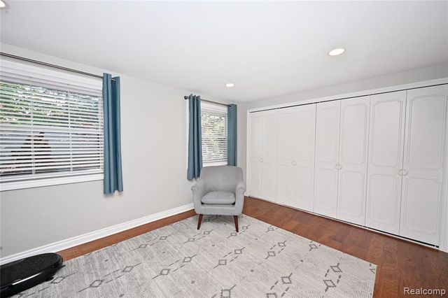 1562 Brentwood Drive, Troy, MI 48098