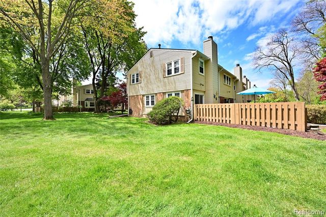 1562 Brentwood Drive, Troy, MI 48098