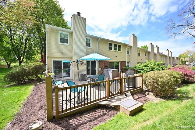 1562 Brentwood Drive, Troy, MI 48098