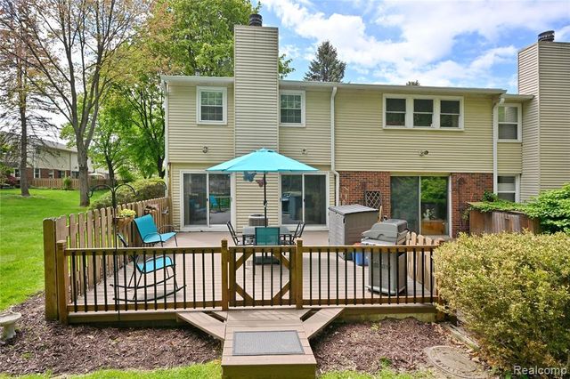 1562 Brentwood Drive, Troy, MI 48098