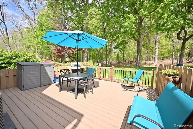 1562 Brentwood Drive, Troy, MI 48098