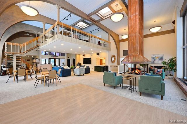 1562 Brentwood Drive, Troy, MI 48098
