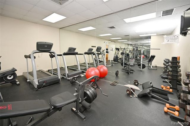 1562 Brentwood Drive, Troy, MI 48098