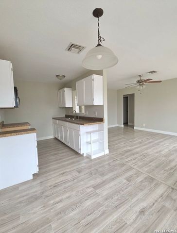 8947 Seacliff St., San Antonio, TX 78242