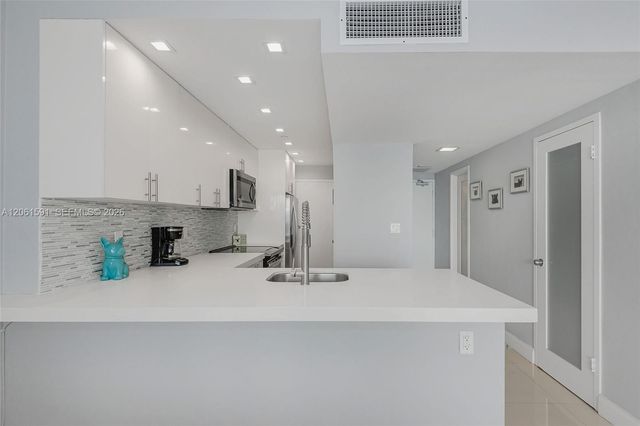 1000 West Ave 1220, Miami Beach, FL 33139