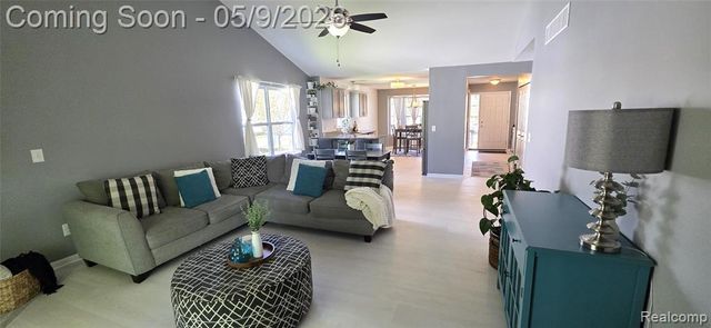 814 Nelsons Ridge Drive, Howell, MI 48843