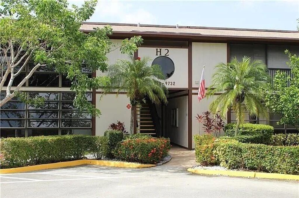 9728 S Belfort Circle 206, Tamarac, FL 33321