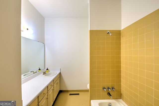 60 Inali Den Lane, Clayton, GA 30525