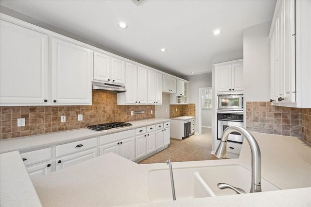 12847 Magic Falls Drive, Tomball, TX 77377