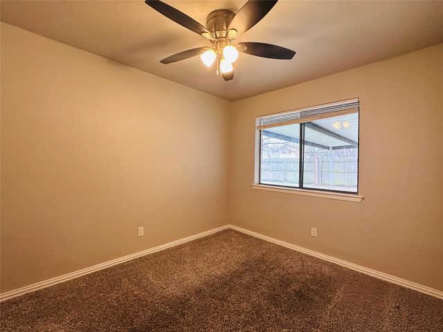 525 Cole Avenue, Saginaw, TX 76179