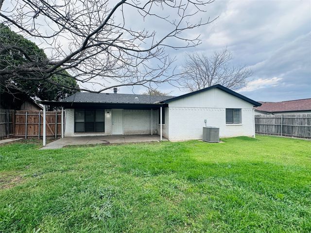 525 Cole Avenue, Saginaw, TX 76179