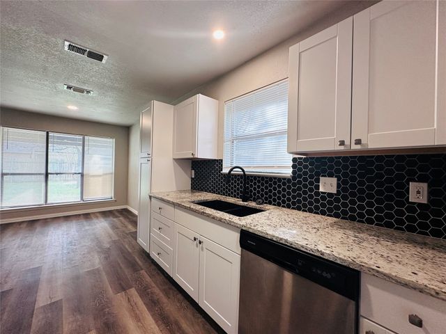 525 Cole Avenue, Saginaw, TX 76179