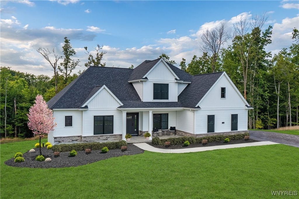 36 Fieldstream Lane, Lancaster, NY 14086