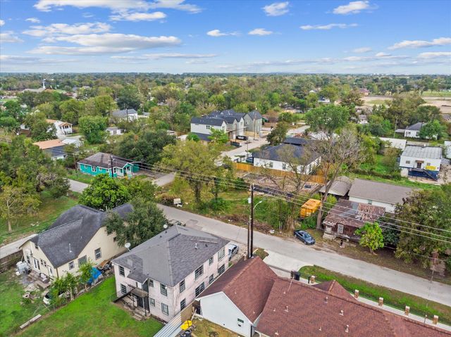 3213 Des Chaumes Street, Houston, TX 77026