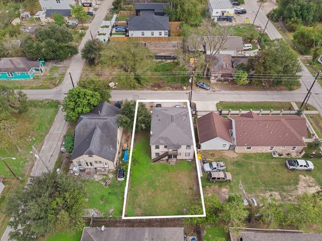 3213 Des Chaumes Street, Houston, TX 77026
