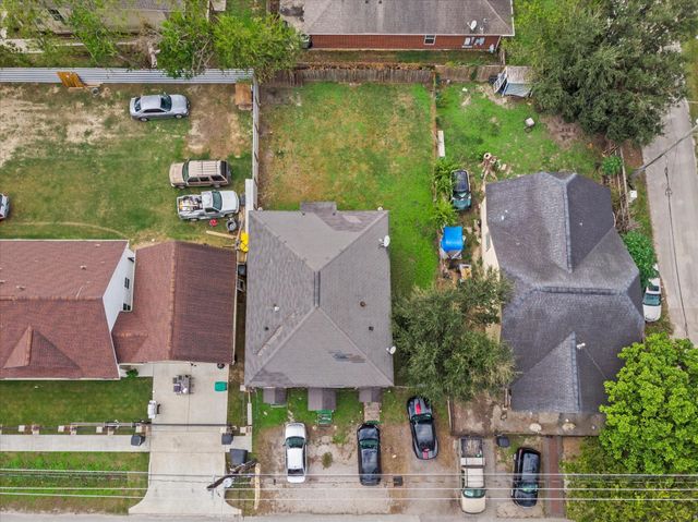 3213 Des Chaumes Street, Houston, TX 77026