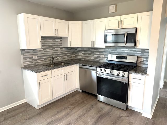 736 E Division Street 2E, Lombard, IL 60148