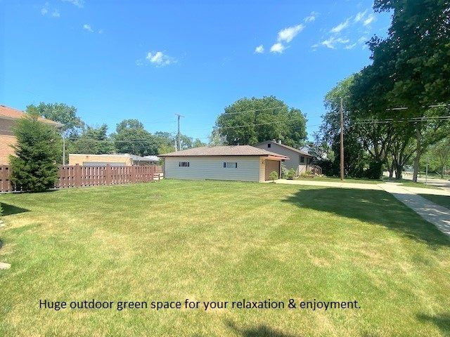 736 E Division Street 2E, Lombard, IL 60148