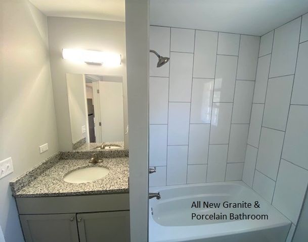 736 E Division Street 2E, Lombard, IL 60148
