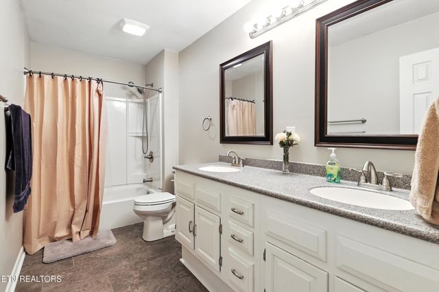 5007 Green Rd, Maryville, TN 37804