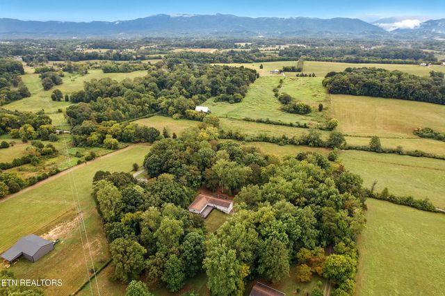 5007 Green Rd, Maryville, TN 37804