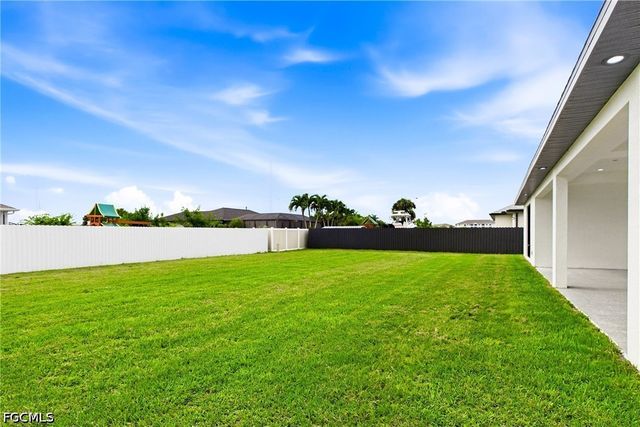 143 Nelson RD N, Cape Coral, FL 33993