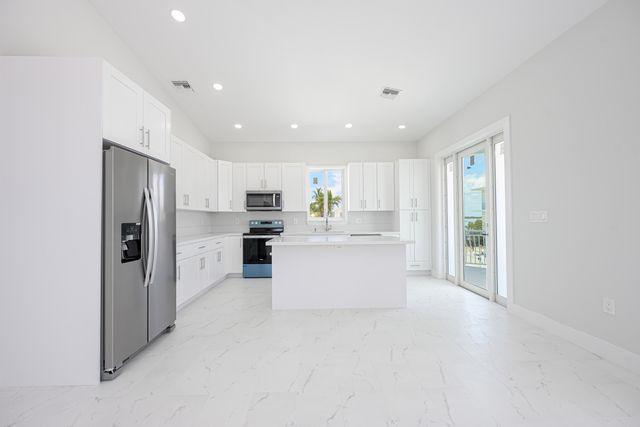 78 Avenue D, Key Largo, FL 33037