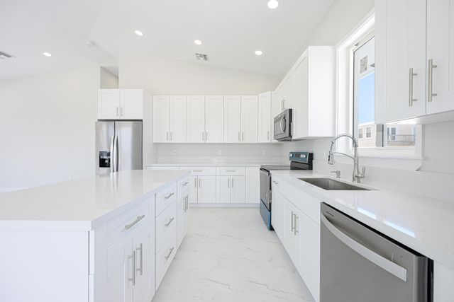 78 Avenue D, Key Largo, FL 33037