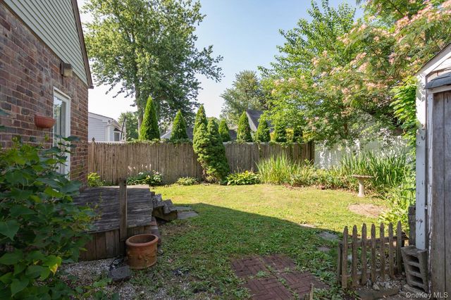 1640 Roosevelt Street, Baldwin, NY 11510