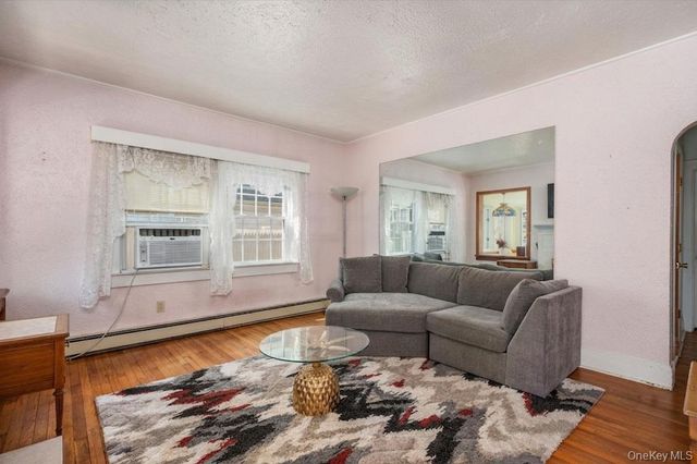 1640 Roosevelt Street, Baldwin, NY 11510