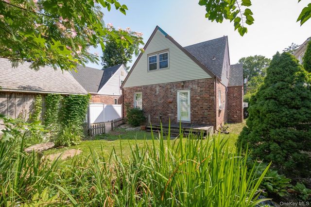 1640 Roosevelt Street, Baldwin, NY 11510