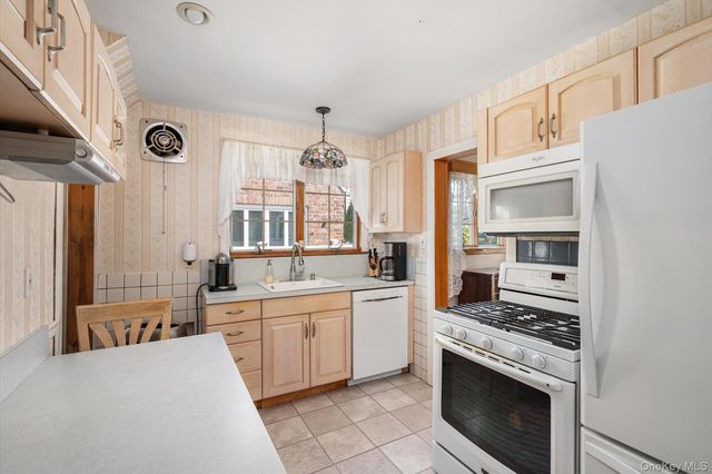1640 Roosevelt Street, Baldwin, NY 11510