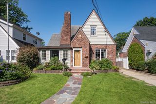 1640 Roosevelt Street, Baldwin, NY 11510