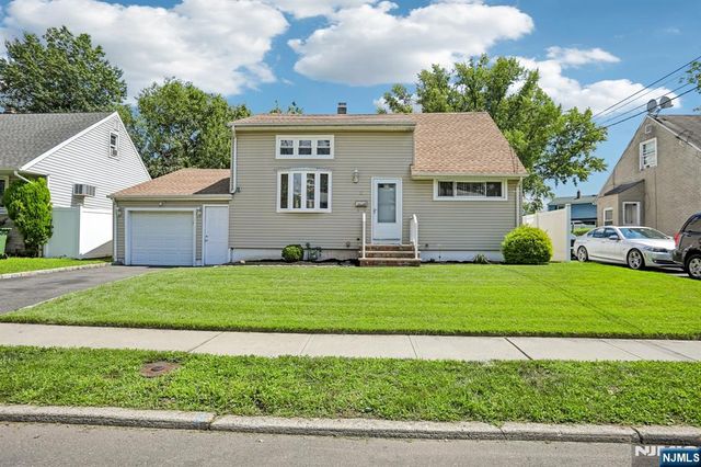 10 Independence Drive, Roselle, NJ 07203