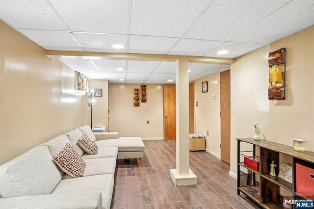 10 Independence Drive, Roselle, NJ 07203