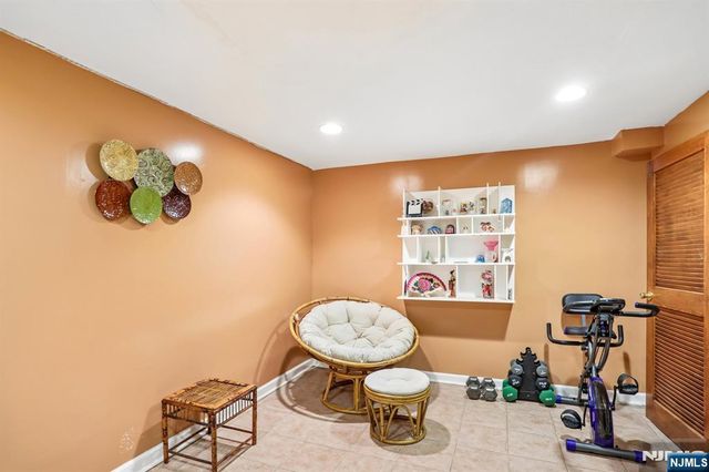 10 Independence Drive, Roselle, NJ 07203