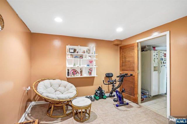 10 Independence Drive, Roselle, NJ 07203