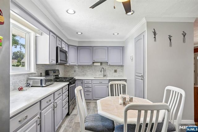 10 Independence Drive, Roselle, NJ 07203