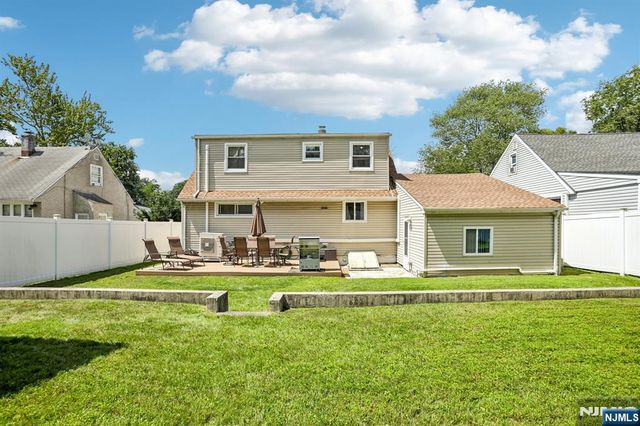 10 Independence Drive, Roselle, NJ 07203