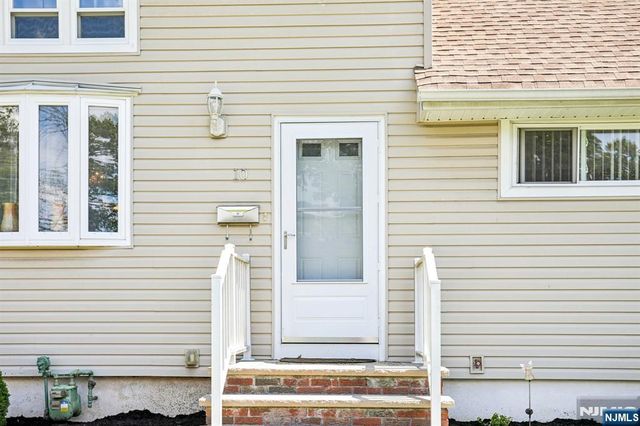 10 Independence Drive, Roselle, NJ 07203