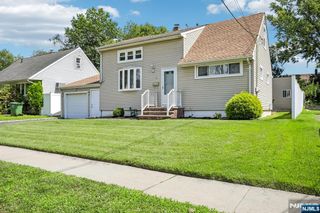 10 Independence Drive, Roselle, NJ 07203