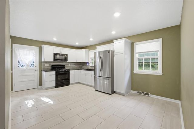 3165 LONGWOOD Avenue, Kansas City, KS 66104