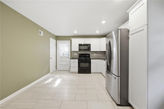 3165 LONGWOOD Avenue, Kansas City, KS 66104