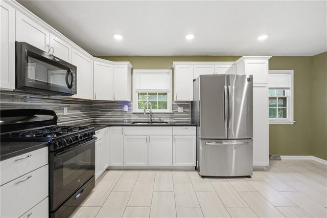 3165 LONGWOOD Avenue, Kansas City, KS 66104