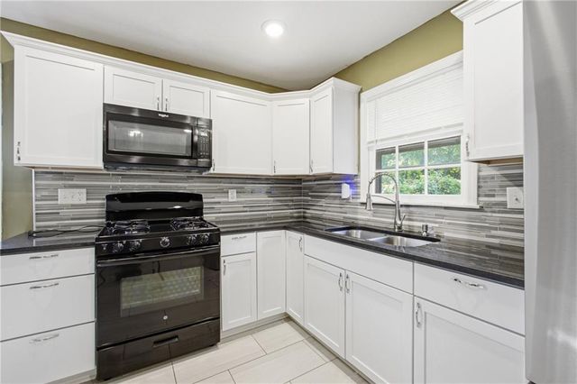 3165 LONGWOOD Avenue, Kansas City, KS 66104