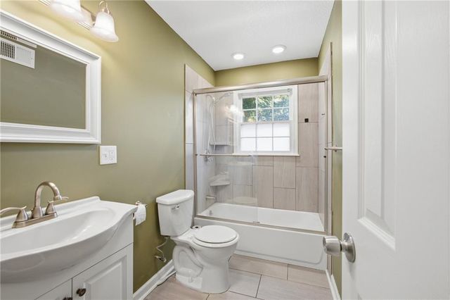 3165 LONGWOOD Avenue, Kansas City, KS 66104