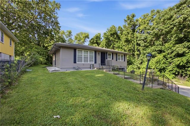 3165 LONGWOOD Avenue, Kansas City, KS 66104